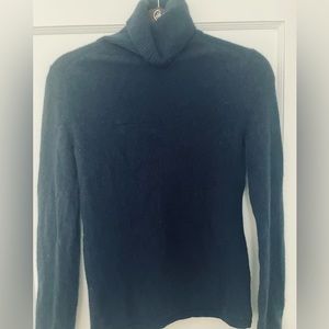 Navy blue 100 % cashmere turtleneck sweater medium Lord  and Taylor